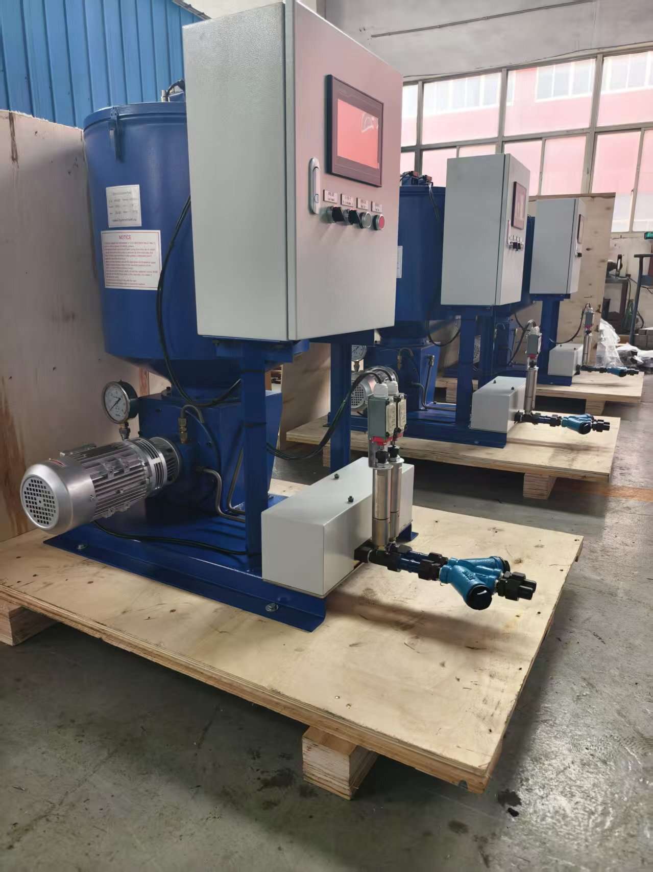 GDK03 with PLC / DRB9-P365Z with control system - Станция смазки электрическая для двухлинейных систем, рабочее давление до 400 бар, подача 365 мл/мин, мощность двигателя 1,5 кВт, объем бака 100 литров; тип станции - Станция с системой управления с наборо