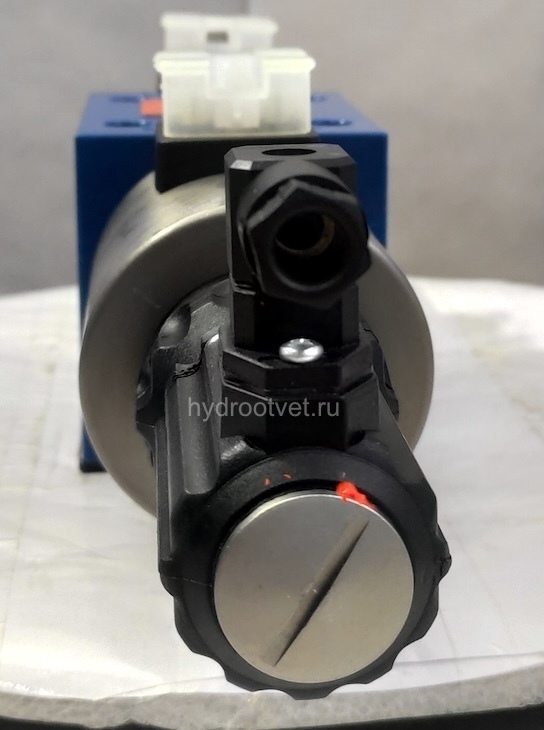 4WRE10W50-2X/G24K4/V - Пропорциональный распределитель с обратной связью по положению золотника без встроенной электроники Ду10, номинальный расход 50 л/мин, схема W
