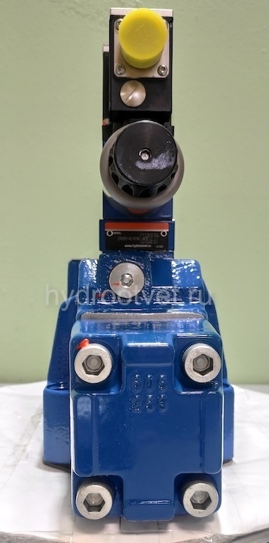 4WRZE25W6-325-7X/6EG24K31/A1M - Пропорциональный распределитель Ду25 со встроенным усилителем (OBE), номинальный расход 325 л/мин, схема W6-, каналы управления X и Y - внешние, сигнал управления ± 10 В