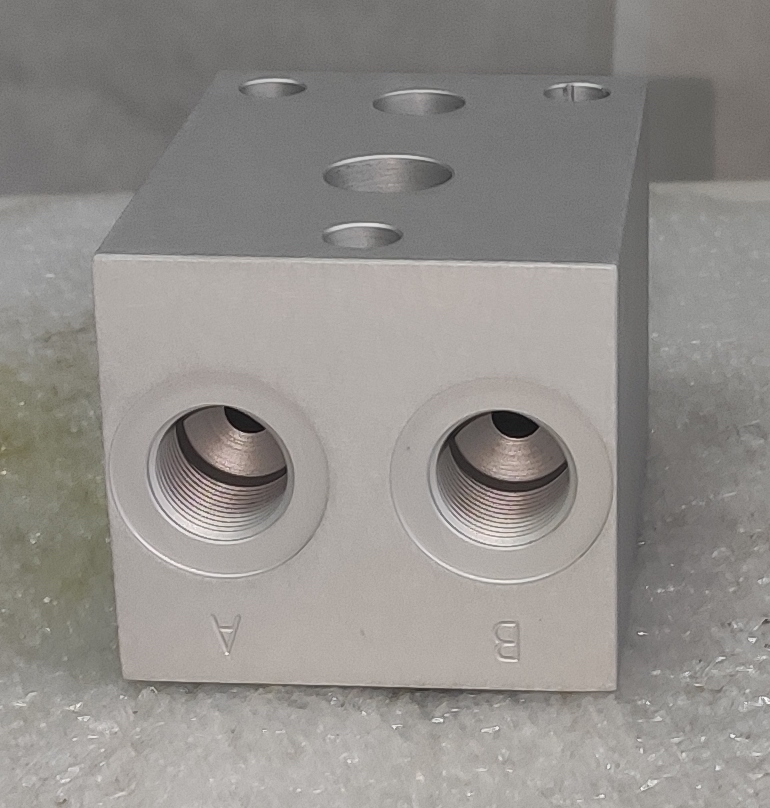 ML31 - Одноместная плита для батарейного монтажа клапанов Ду6 (DN6 - CETOP03)