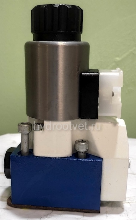 M-3SEW6U3X/420MG24N9K4 - Гидрораспределитель седельного типа Ду 6 с электроуправлением на 420 бар, схема U