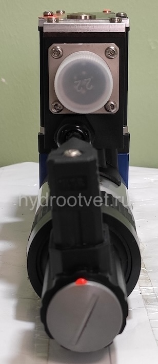4WREE6W32-2X/G24K31/A1V - Пропорциональный распределитель с обратной связью по положению золотника со встроенным усилителем Ду6, A1 = ±10 В, номинальный расход 32 л/мин, схема W