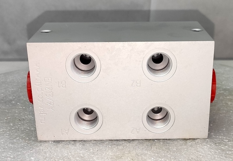 EM213/2Y - Двухместная присоединительная плита для гидравлических распределителей и клапанов NG6 (аналог DR06/20)