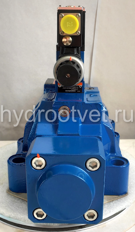 4WRZE32E520-7X/6EG24K31/A1D3M - Пропорциональный распределитель Ду32 со встроенным усилителем (OBE), номинальный расход 520 л/мин, схема E, каналы управления X и Y - внешние, сигнал управления ± 10 В