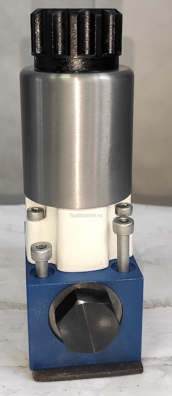 M-2SEW6N3X/420MG24N9K4 - Гидрораспределитель седельного типа Ду 6 с электроуправлением на 420 бар, схема N