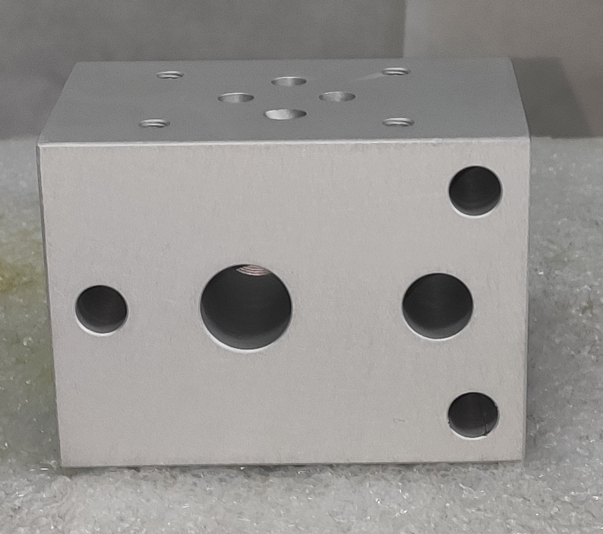 ML31 - Одноместная плита для батарейного монтажа клапанов Ду6 (DN6 - CETOP03)