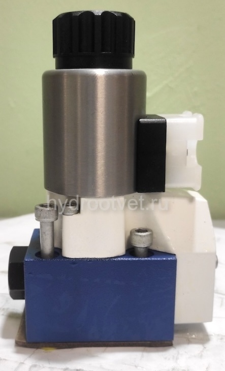 M-3SEW6C3X/630MG24N9K4 - Гидрораспределитель седельного типа Ду 6 с электроуправлением на 630 бар, схема C