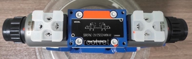 4WRZ10W8-25-7X/6EG24N9ETK4/D3V - Пропорциональный распределитель Ду10 без усилителя, номинальный расход 25 л/мин, схема W8, каналы управления ET - X и Y - внутренние