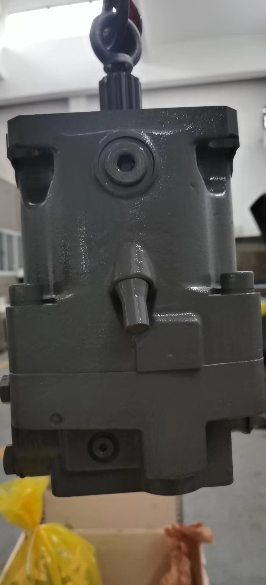 A11VO130LRH2/10R-NSD12N00 - Насос аксиально-поршневой нереверсивный регулируемый с наклонной шайбой для незамкнутой гидросистемы, рабочий объем 130 см3, LRH2 = регулятор мощность с ограничением хода, позитивное управлением ΔP = 25 бар, номинальное давлени