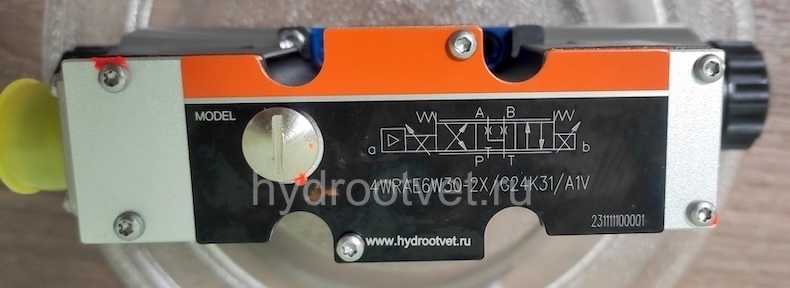 4WRAE6W30-2X/G24K31/A1V - Пропорциональный распределитель со встроенной электроникой Ду6, A1 = ±10 В, номинальный расход 30 л/мин, схема W