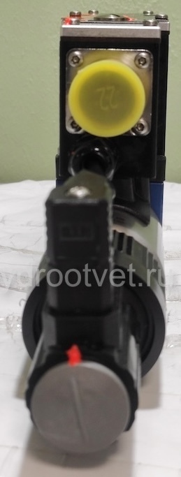 4WREE6E08-2X/G24K31/A1V - Пропорциональный распределитель с обратной связью по положению золотника со встроенным усилителем Ду6, A1 = ±10 В, номинальный расход 8 л/мин, схема E