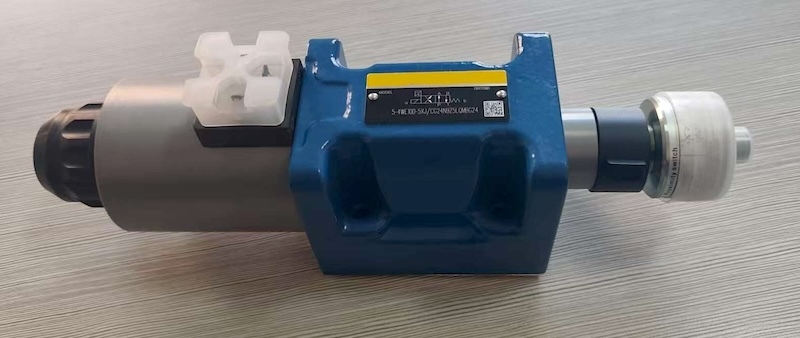 5-4WE10D5X/CG24N9K4/QMBG24 - Гидрораспределитель с датчиком положения золотника, Ду 10 с электроуправлением, схема D (574А), электроуправление G24, возврат - пружинный