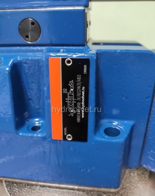 4WRKE16E200L-3X/6EG24K31/A1D3M - Пропорциональный распределитель с обратной связью по положению золотника и со встроенным усилителем (OBE), Ду16, A1 = ±10 В, номинальный расход 200 л/мин, схема E, каналы управления X и Y - внешние