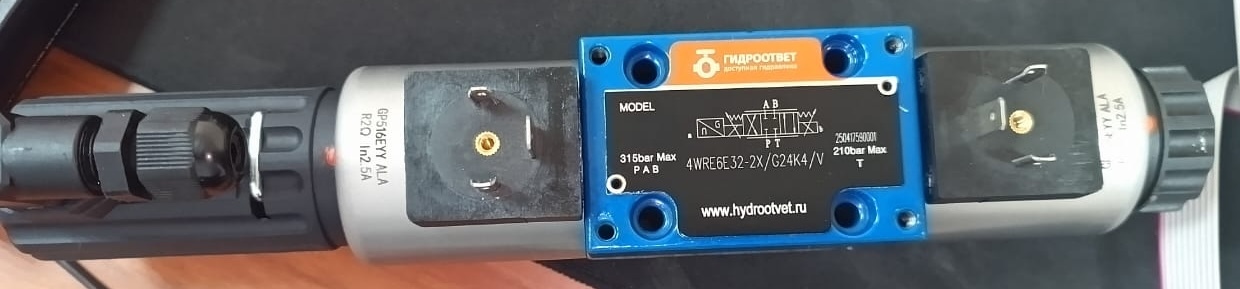 4WRE6E32-2X/G24K4/V - Пропорциональный распределитель с обратной связью по положению золотника без встроенной электроники Ду6, номинальный расход 32 л/мин, схема E