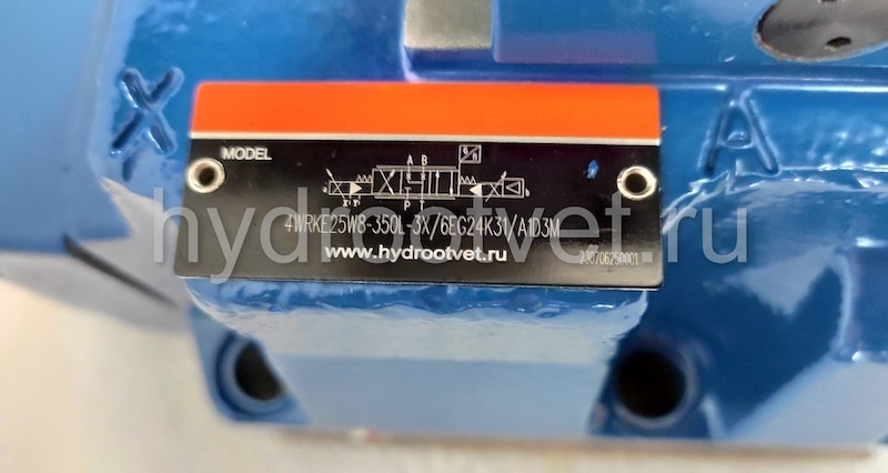 4WRKE25E350L-3X/6EG24K31/A1D3M - Пропорциональный распределитель с обратной связью по положению золотника и со встроенным усилителем (OBE), Ду25, A1 = ±10 В, номинальный расход 350 л/мин, схема E, каналы управления X и Y - внешние