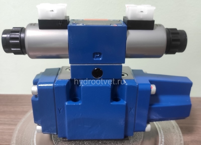 4WRZ10W8-50-7X/6EG24N9ETK4/D3V - Пропорциональный распределитель Ду10 без усилителя, номинальный расход 50 л/мин, схема W8, каналы управления ET - X и Y - внутренние