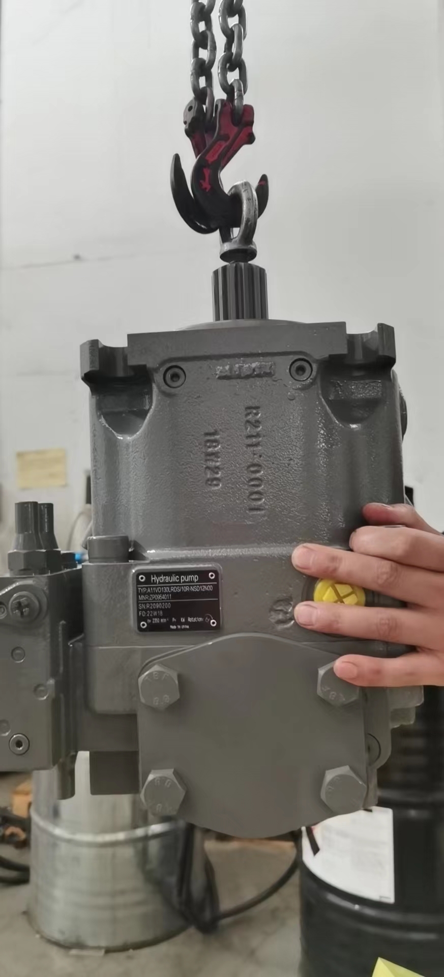 A11VLO190HD2/11R-NPD12K02 - Насос аксиально-поршневой нереверсивный регулируемый с наклонной шайбой для незамкнутой гидросистемы, рабочий объем 190 см3, HD2 = гидравлическое управление по давлению, позитивное управлением ΔP = 25 бар, номинальное давление 