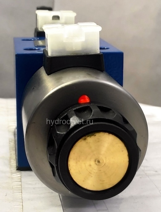 4WRE10E50-2X/G24K4/V - Пропорциональный распределитель с обратной связью по положению золотника без встроенной электроники Ду10, номинальный расход 50 л/мин, схема E