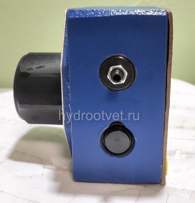 2FRM10-2X/10L - Регулятор расхода Ду10 для монтажа на плиту, номинальный расход 10 л/мин, регулировка компенсатора - нет