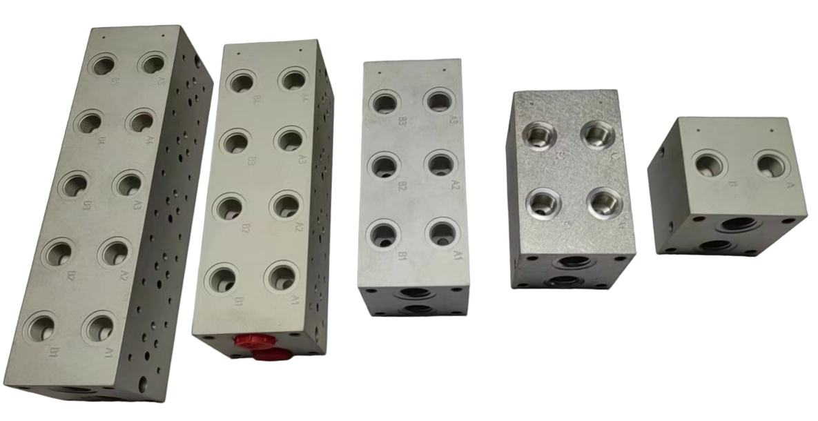 EM213/4Y - Четырехместная присоединительная плита для гидравлических распределителей и клапанов NG6 (аналог DR06/40)