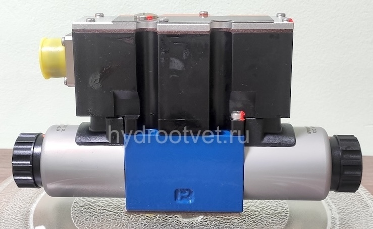 4WRAE6W30-2X/G24K31/A1V - Пропорциональный распределитель со встроенной электроникой Ду6, A1 = ±10 В, номинальный расход 30 л/мин, схема W