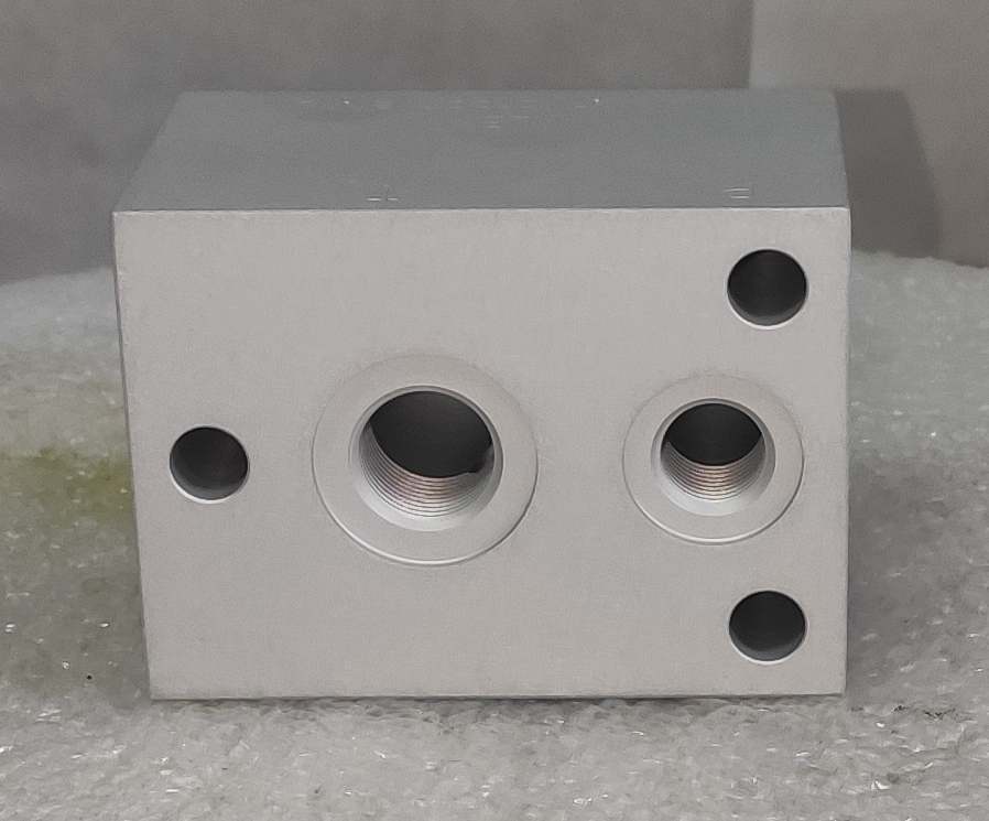 ML31 - Одноместная плита для батарейного монтажа клапанов Ду6 (DN6 - CETOP03)