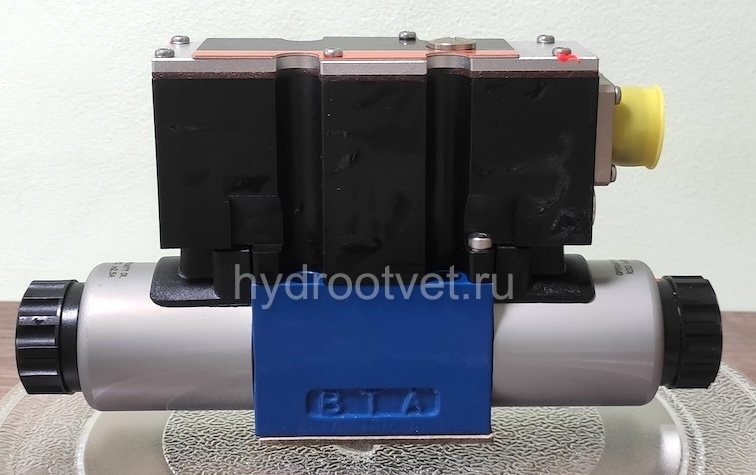 4WRAE6W30-2X/G24K31/A1V - Пропорциональный распределитель со встроенной электроникой Ду6, A1 = ±10 В, номинальный расход 30 л/мин, схема W