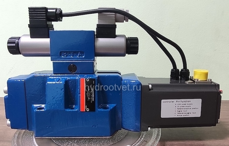 4WRKE16W6-200L-3X/6EG24K31/A1D3M - Пропорциональный распределитель с обратной связью по положению золотника и со встроенным усилителем (OBE), Ду16, A1 = ±10 В, номинальный расход 200 л/мин, схема W6-, каналы управления X и Y - внешние