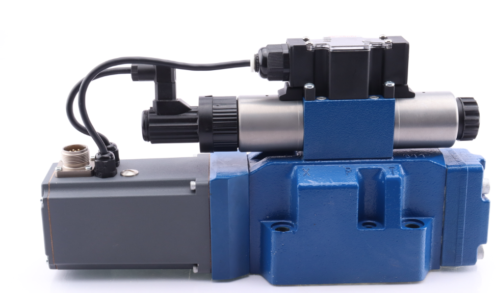 4WRTE16E1-200L-4X/6EG24K31/A1M - Пропорциональный быстродействующий распределитель с обратной связью по положению золотника и со встроенным усилителем (OBE), Ду16, A1 = ±10 В, номинальный расход 200 л/мин, схема E1-, каналы управления X и Y = внешние