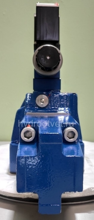 4WRZE25W6-220-7X/6EG24ETK31/A1D3M - Пропорциональный распределитель Ду25 со встроенным усилителем (OBE), номинальный расход 220 л/мин, схема W6-, каналы управления ET - X и Y - внутренние, сигнал управления ± 10 В