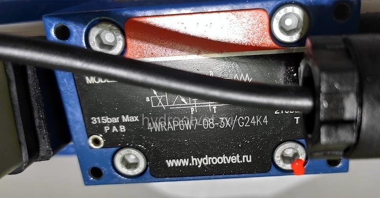 4WRKE32E600L-3X/6EG24K31/A1D3M - Пропорциональный распределитель с обратной связью по положению золотника и со встроенным усилителем (OBE), Ду32, A1 = ±10 В, номинальный расход 600 л/мин, схема E, каналы управления X и Y - внешние