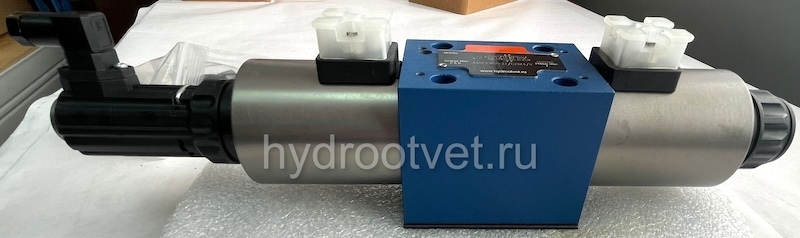 4WRE10V75-2X/G24K4/V - Пропорциональный распределитель с обратной связью по положению золотника без встроенной электроники Ду10, номинальный расход 75 л/мин, схема V