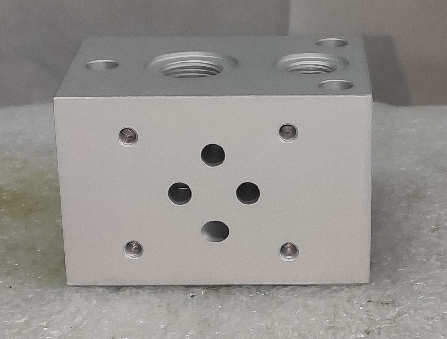 ML31 - Одноместная плита для батарейного монтажа клапанов Ду6 (DN6 - CETOP03)